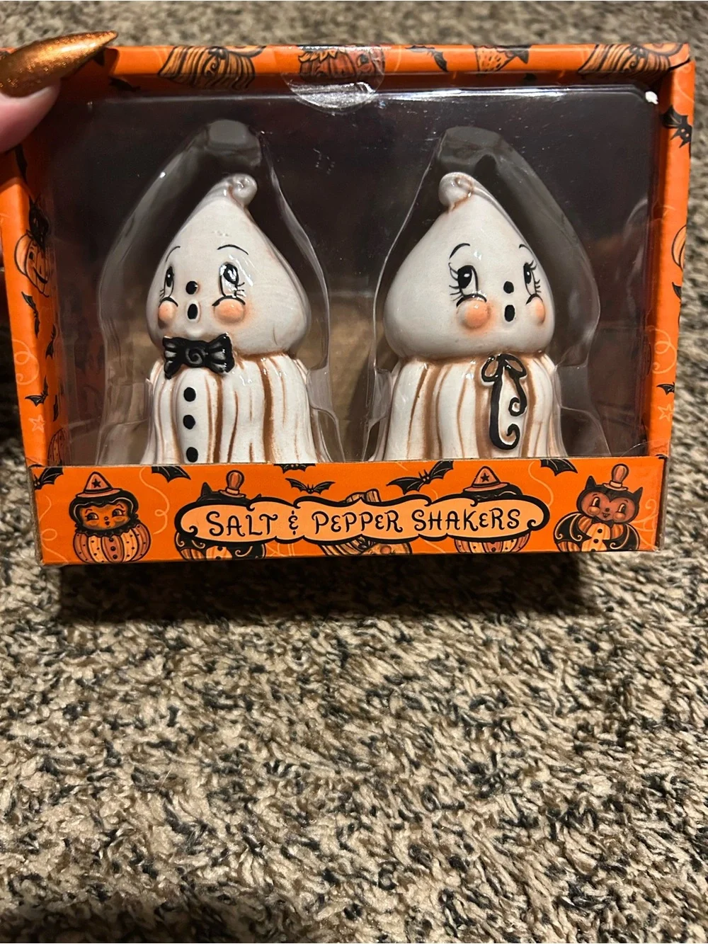Vintage-Style White Ghost Salt & Pepper Shaker Set for Halloween